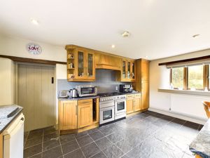 Kitchen/Breakfast Room- click for photo gallery